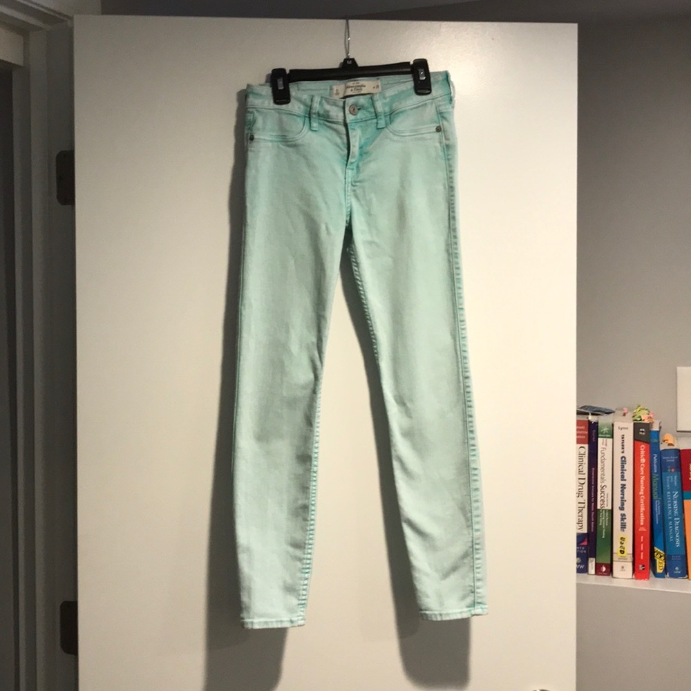 Abercrombie & Fitch sea-foam green skinny jeans 💚